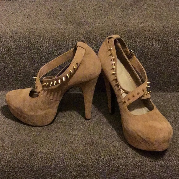 Tall heels beautiful and sexy - Picture 3 of 4